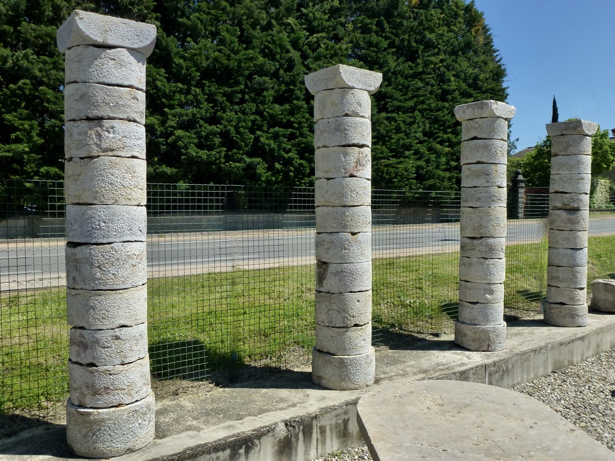 Antique column, Pillar  - Stone - Louis XIII - XVIIthC.